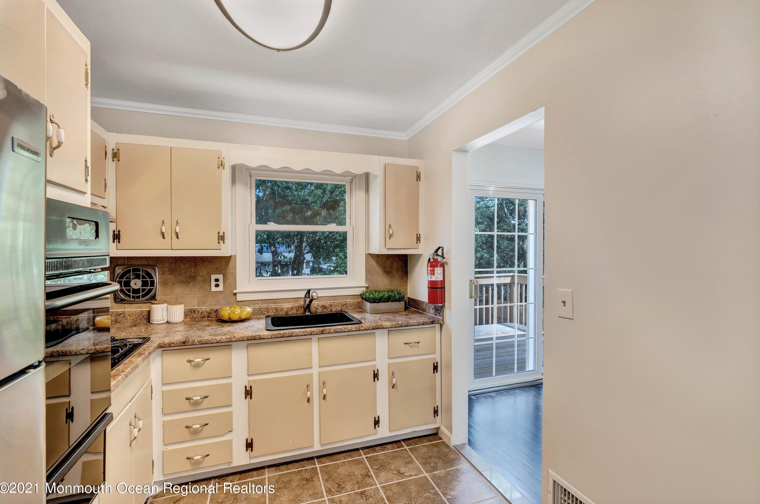 833 Holiday Ct, Toms River NJ  08753-3721 exterior