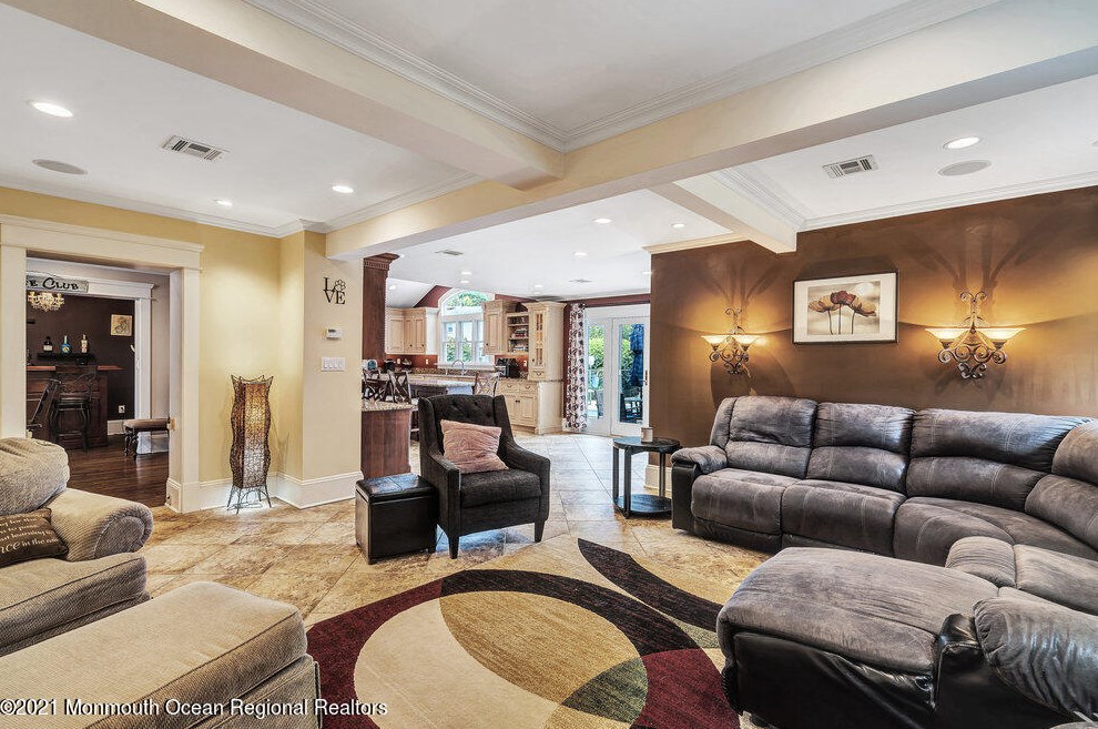 125 Monmouth Blvd, Oceanport NJ  07757-1621 exterior