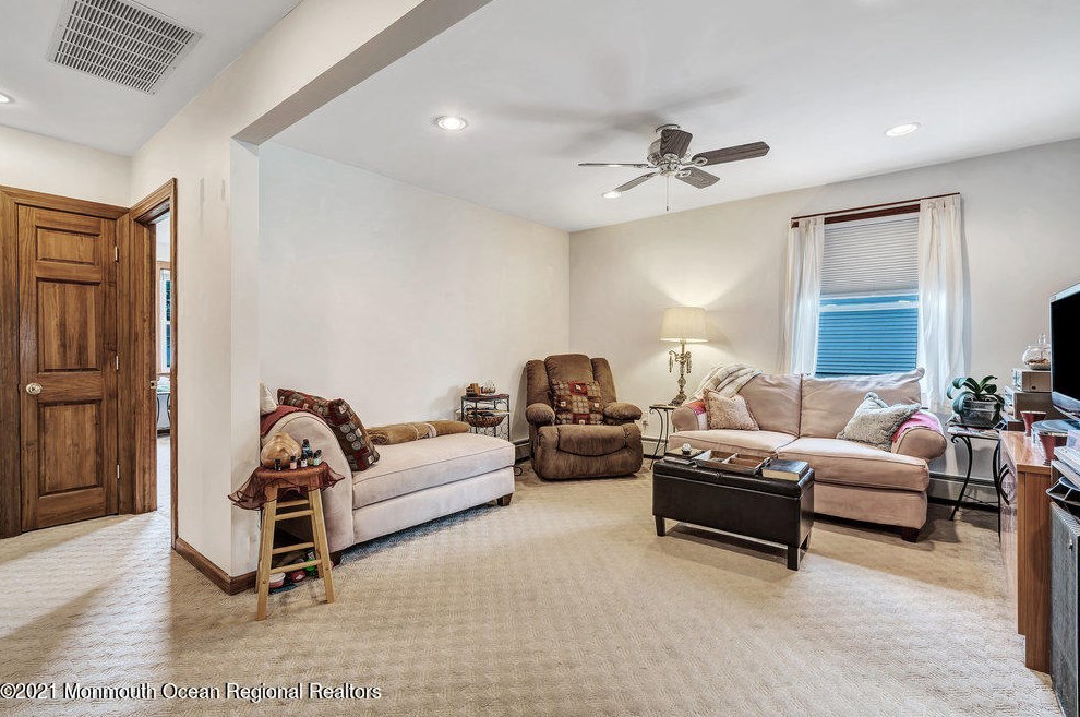 125 Monmouth Blvd, Oceanport NJ  07757-1621 exterior