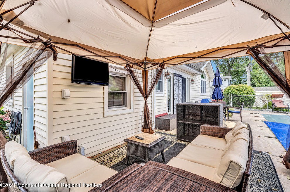 125 Monmouth Blvd, Oceanport NJ  07757-1621 exterior