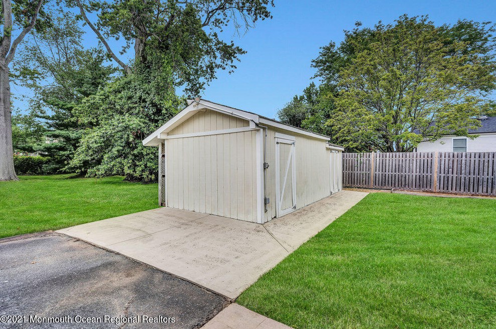 125 Monmouth Blvd, Oceanport NJ  07757-1621 exterior