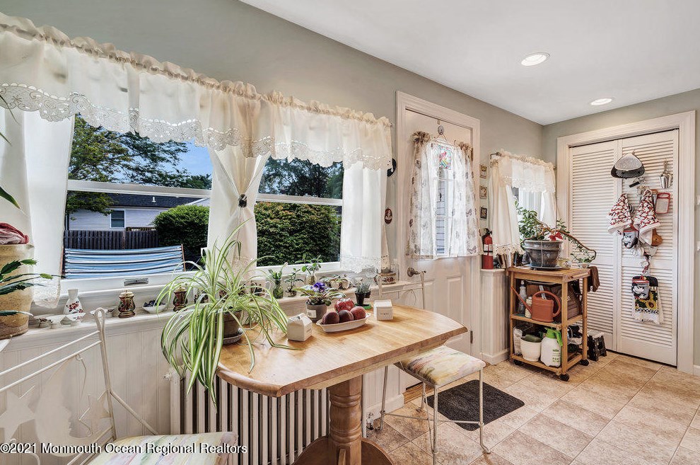 125 Monmouth Blvd, Oceanport NJ  07757-1621 exterior