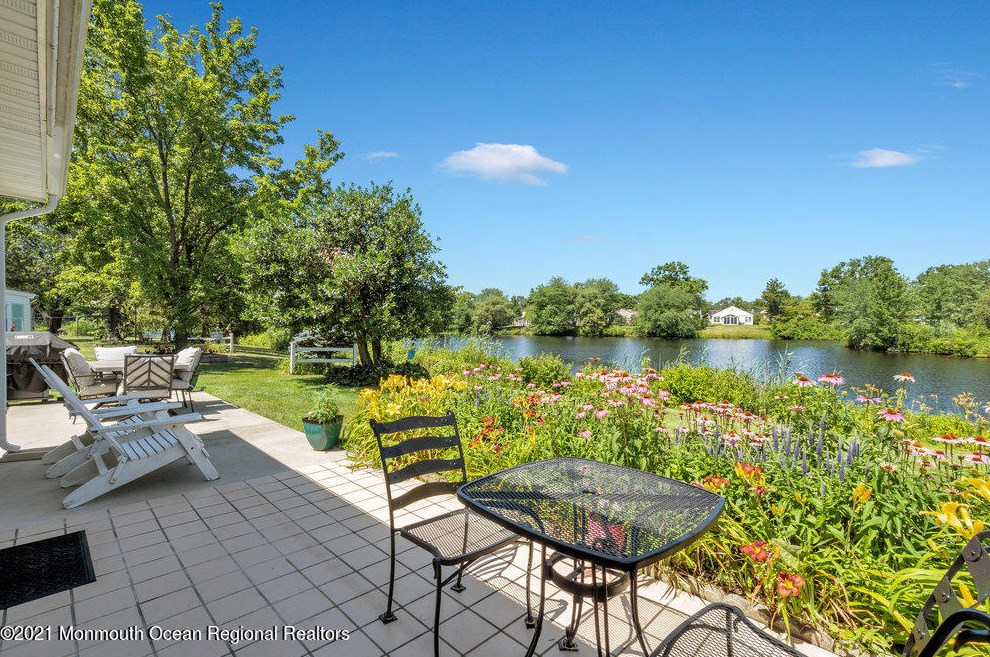 30 Chatham Pl, Southampton NJ  08088-1108 exterior