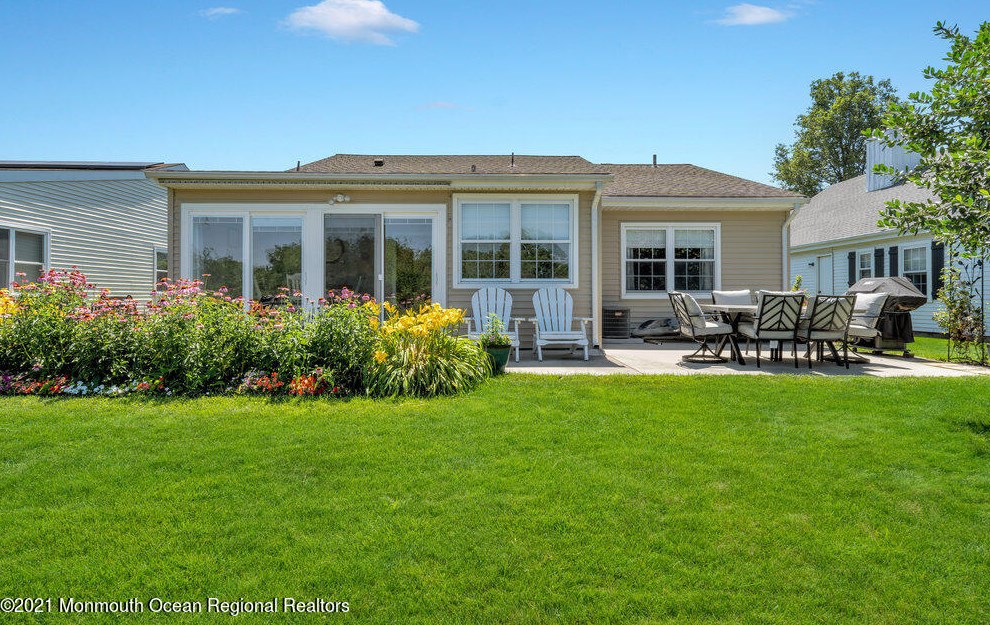 30 Chatham Pl, Southampton NJ  08088-1108 exterior