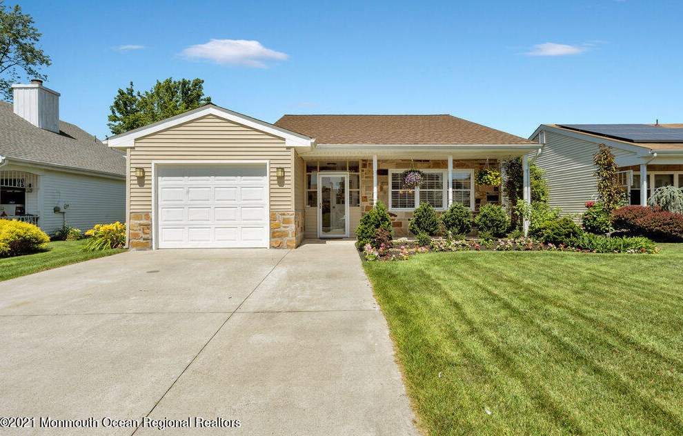 30 Chatham Pl, Southampton NJ  08088-1108 exterior