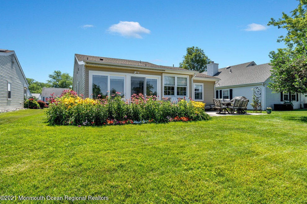 30 Chatham Pl, Southampton NJ  08088-1108 exterior