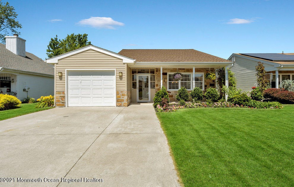 30 Chatham Pl, Southampton NJ  08088-1108 exterior