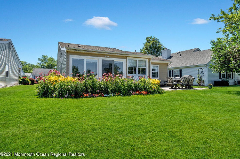 30 Chatham Pl, Southampton NJ  08088-1108 exterior