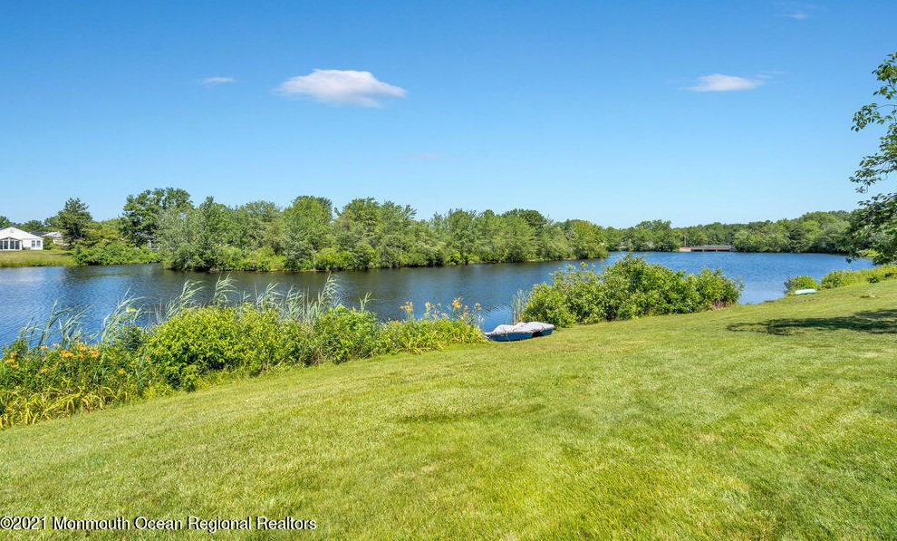 30 Chatham Pl, Southampton NJ  08088-1108 exterior