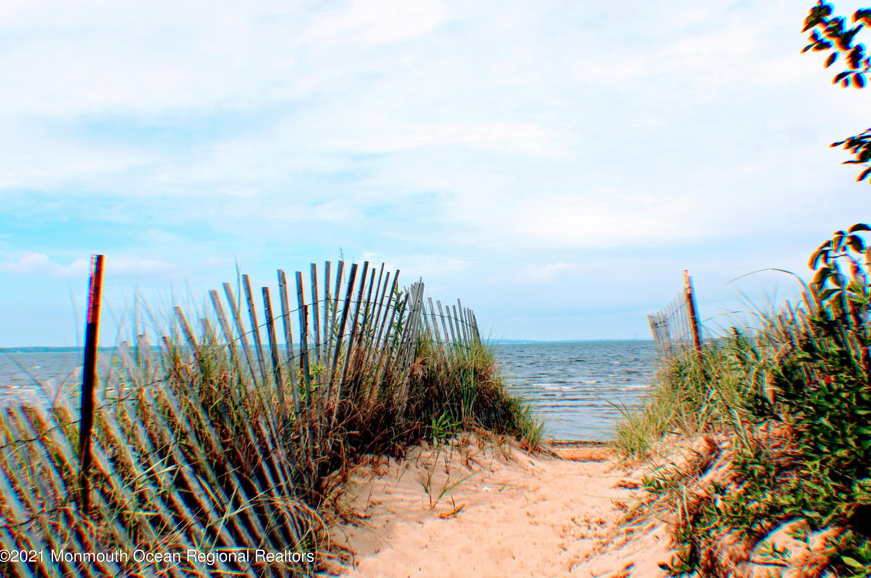 39 Laurelhurst Dr, Keyport NJ  07735-5209 exterior
