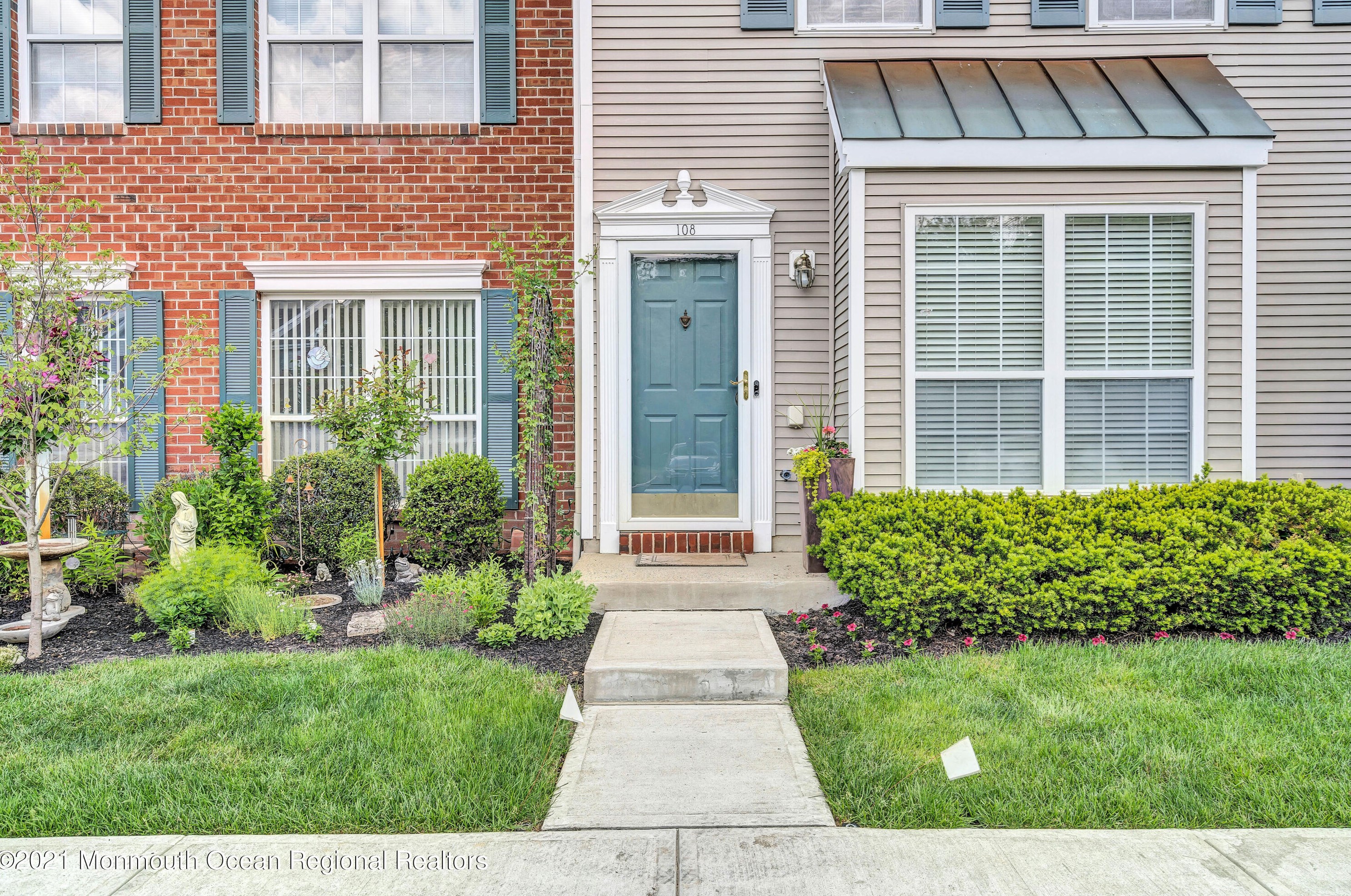 108 Wood Duck Ct, East Freehold NJ 07728-9522 exterior