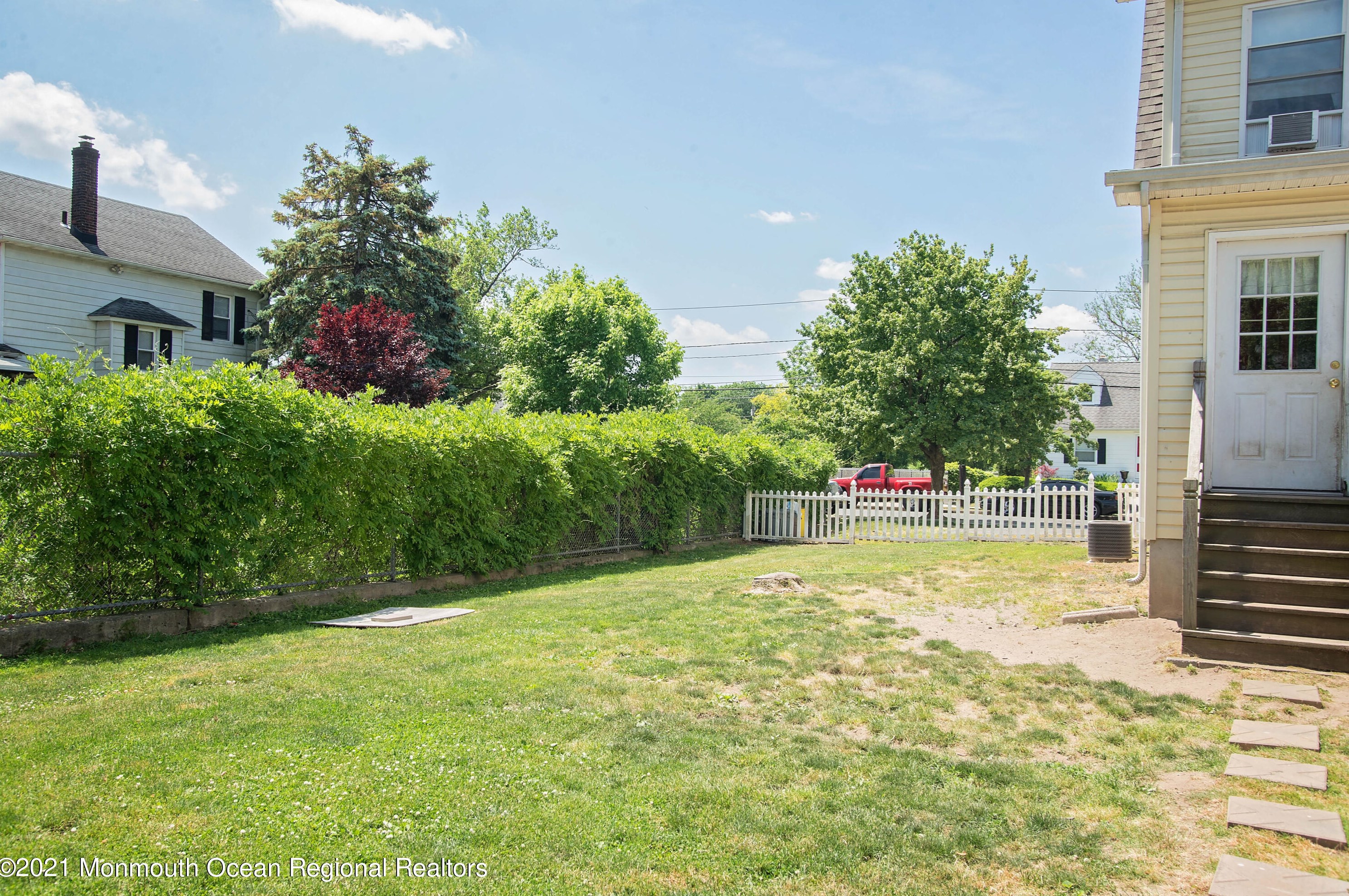 28 Bentley Ave, Trenton NJ  08619-3720 exterior