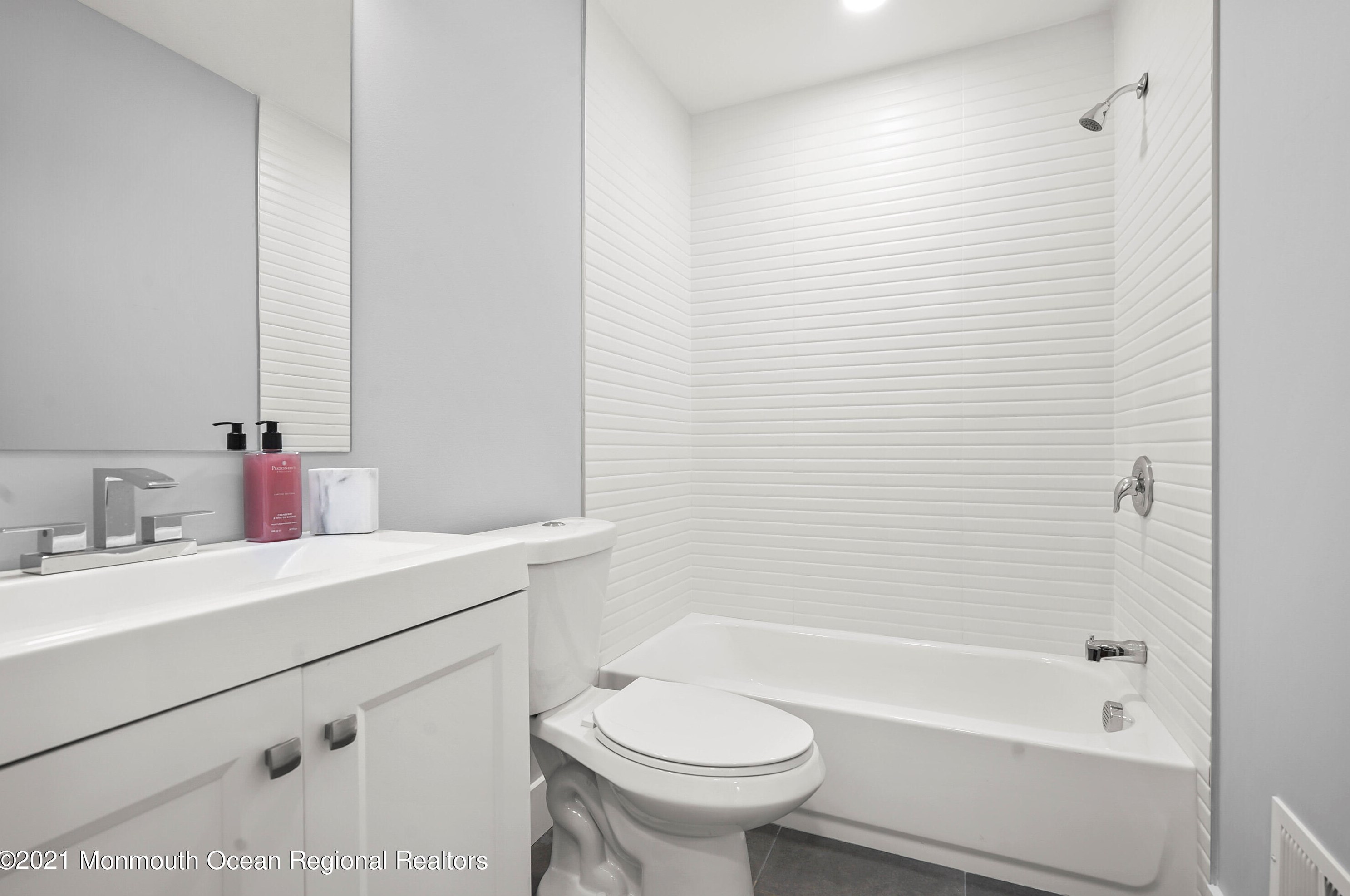 4 4th St, Matawan NJ  07747-2316 exterior