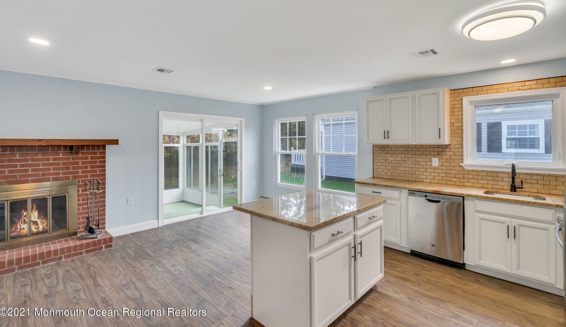 10 Linstead Ct, Toms River NJ  08757-6127 exterior