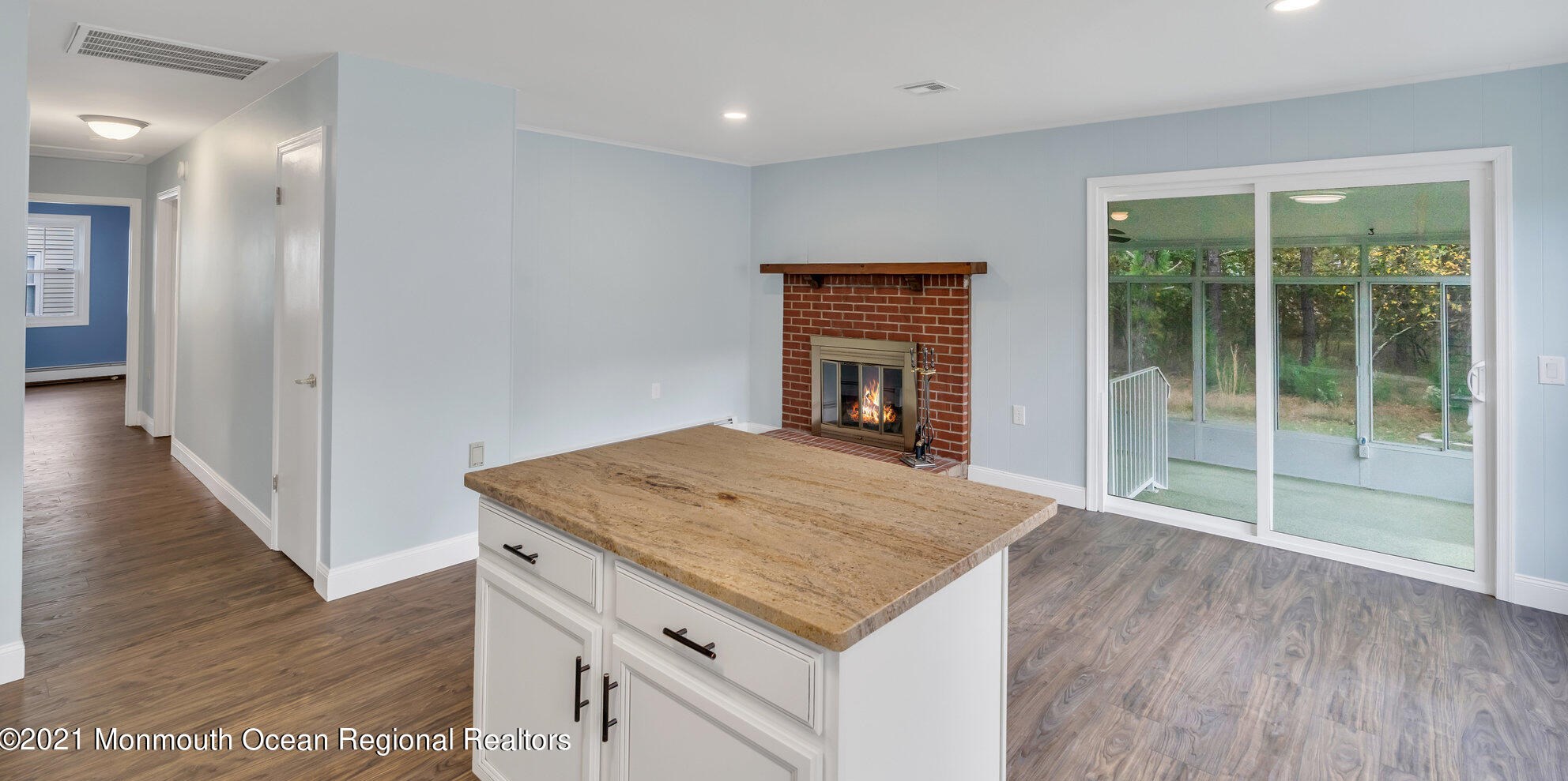 10 Linstead Ct, Toms River NJ  08757-6127 exterior