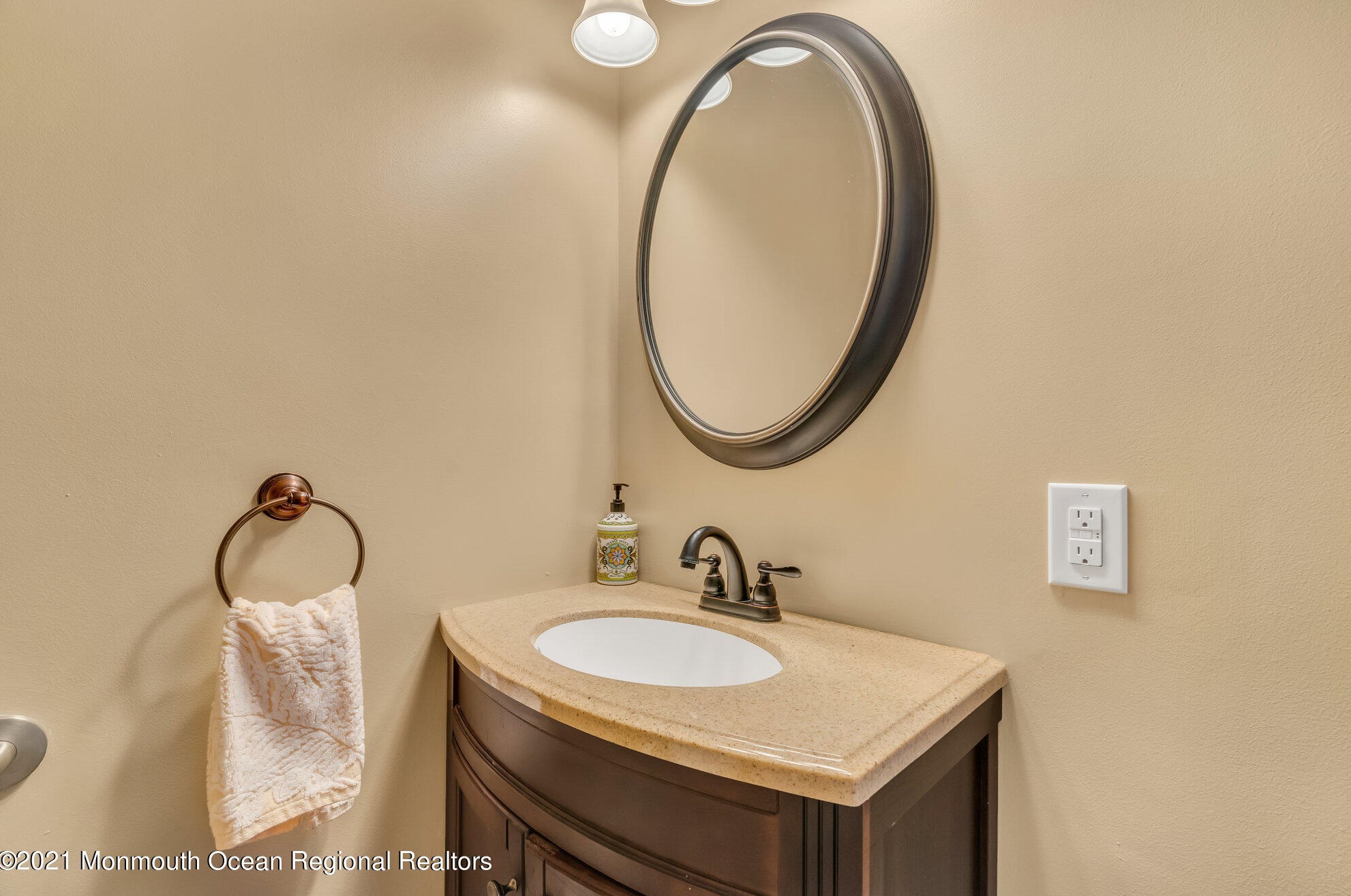 10 Linstead Ct, Toms River NJ  08757-6127 exterior