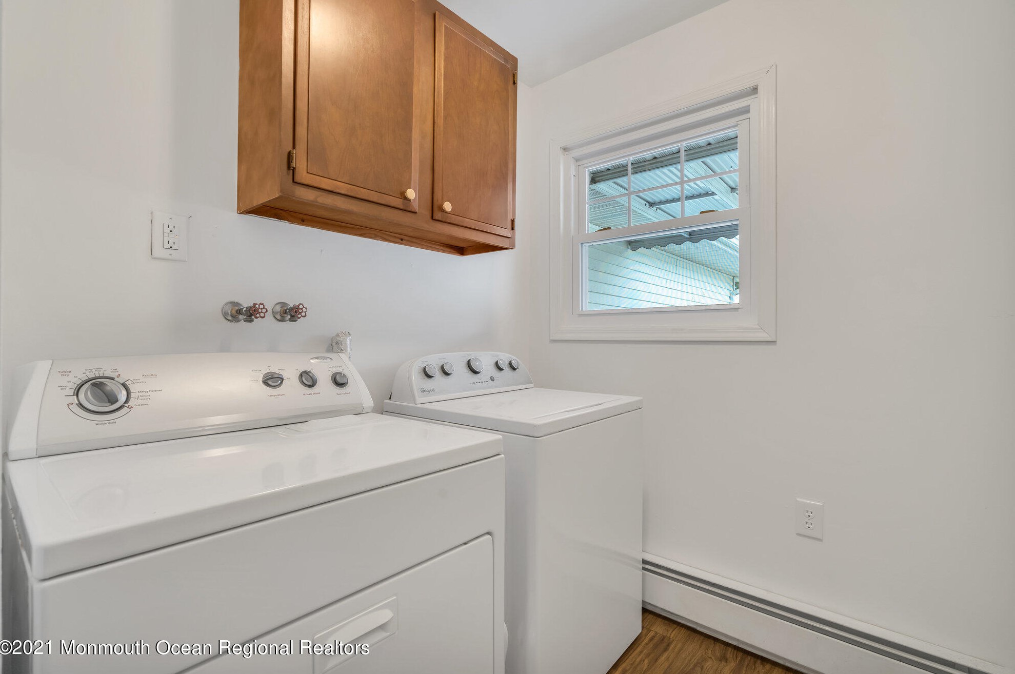 10 Linstead Ct, Toms River NJ  08757-6127 exterior