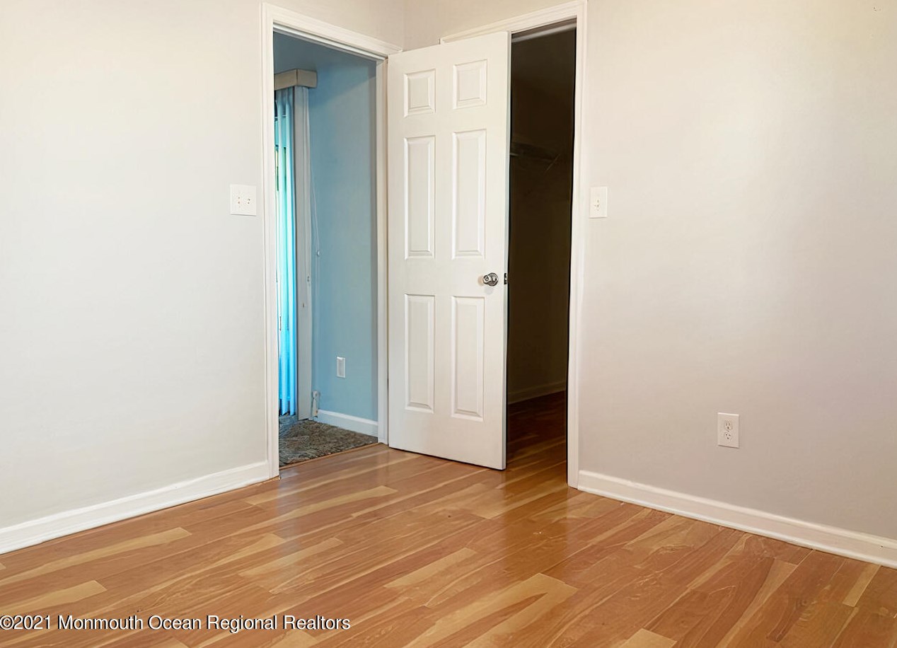 1064 Radio Rd, Tuckerton NJ  08087-1517 exterior