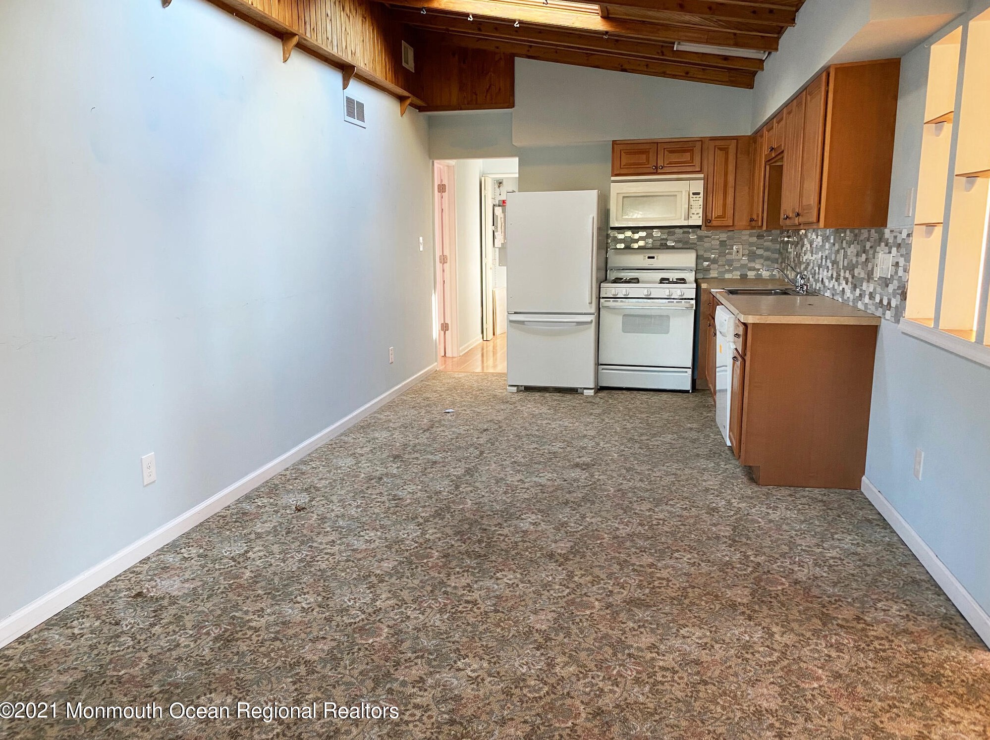 1064 Radio Rd, Tuckerton NJ  08087-1517 exterior