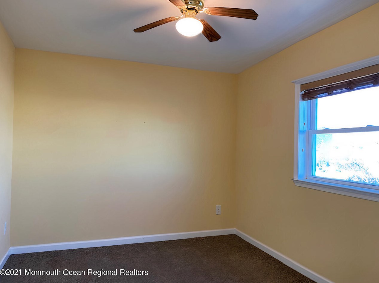 1064 Radio Rd, Tuckerton NJ  08087-1517 exterior