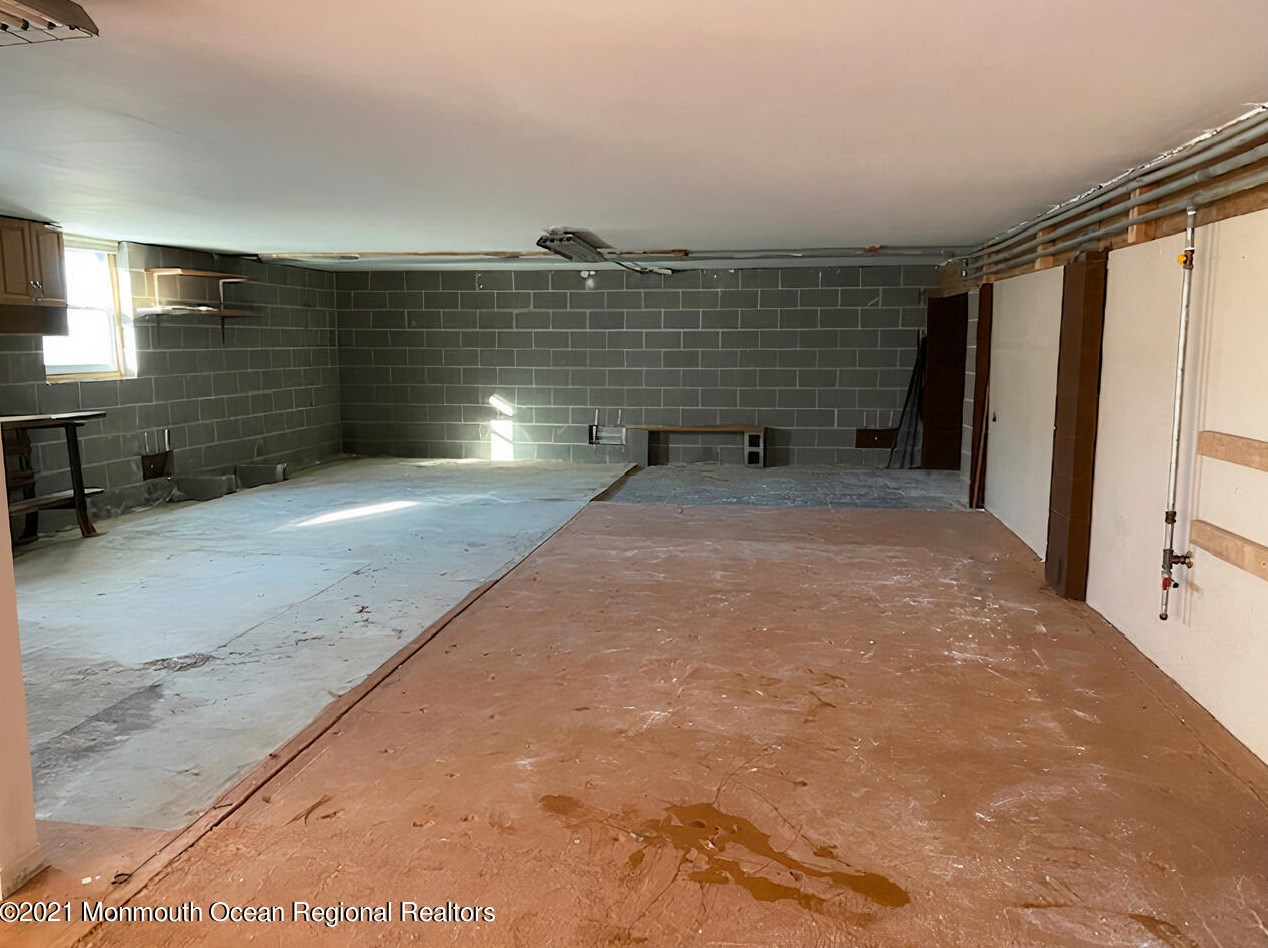 1064 Radio Rd, Tuckerton NJ  08087-1517 exterior