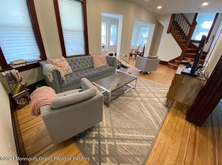 90 Monmouth Rd, Oakhurst NJ  07755-1634 exterior