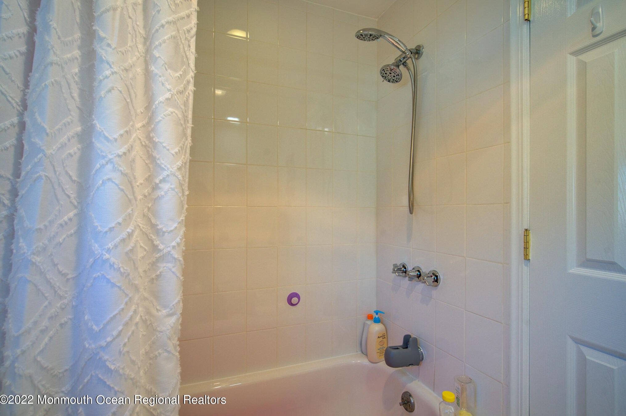 77 Bechstein Dr, Matawan NJ  07747-2331 exterior