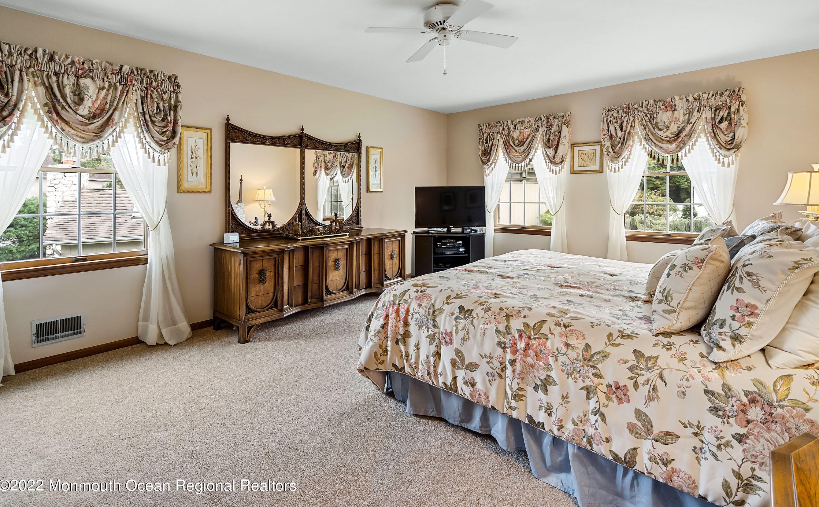 700 Michael Dr, Toms River NJ 08753-5687 exterior