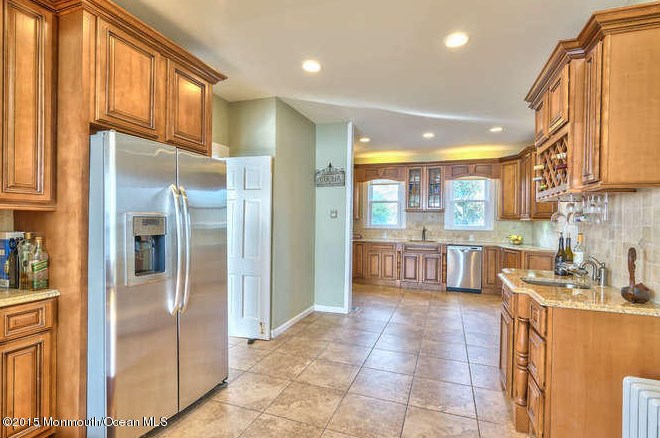 613 Bayside Ave, Beachwood NJ  08722-4109 exterior