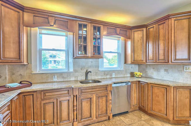 613 Bayside Ave, Beachwood NJ  08722-4109 exterior