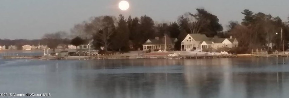 613 Bayside Ave, Beachwood NJ  08722-4109 exterior