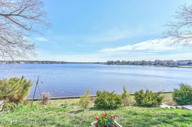 613 Bayside Ave, Beachwood NJ  08722-4109 exterior