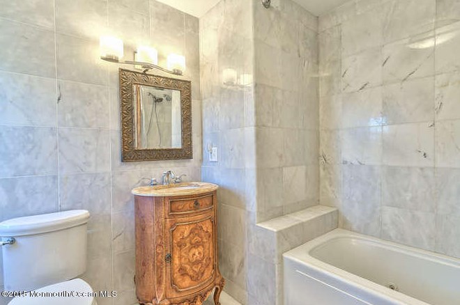 613 Bayside Ave, Beachwood NJ  08722-4109 exterior