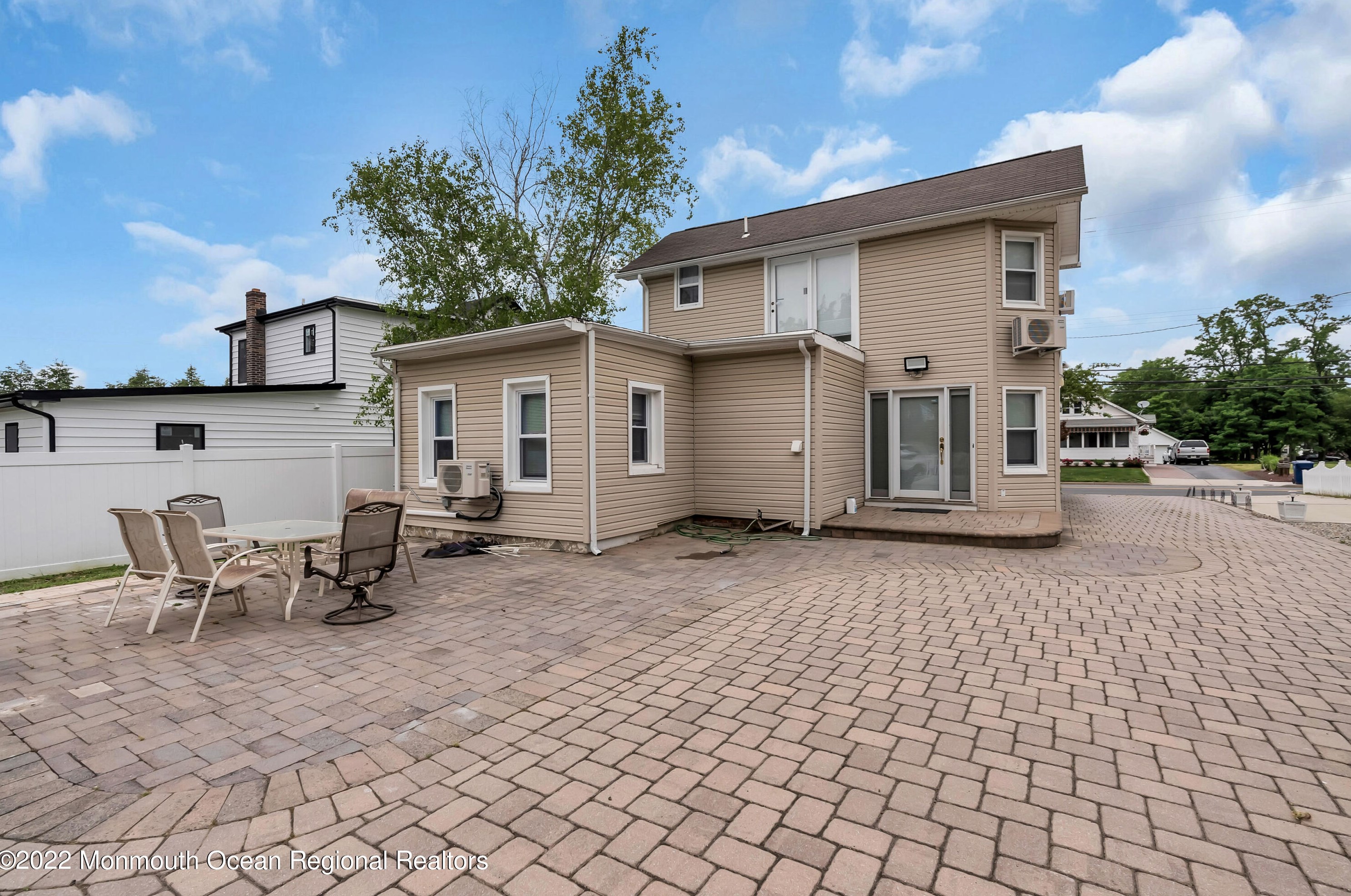 370 Park Ave, Oakhurst NJ  07755-1245 exterior