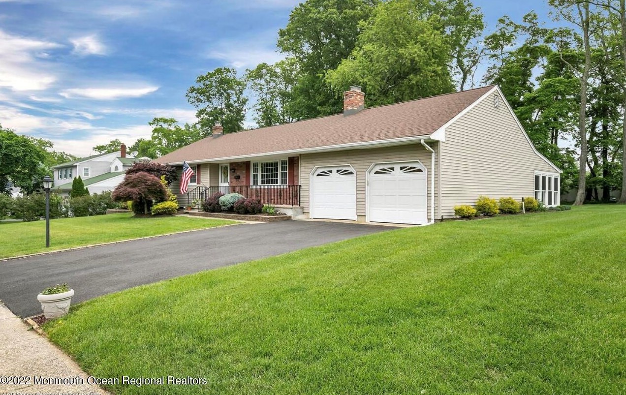 53 Heath Ave, Oakhurst NJ  07755-1023 exterior
