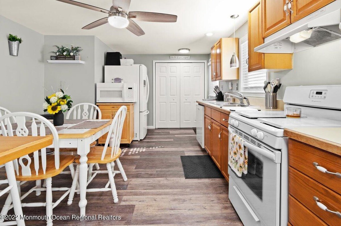 2001 Middlesex St, Toms River NJ 08757-1127 exterior