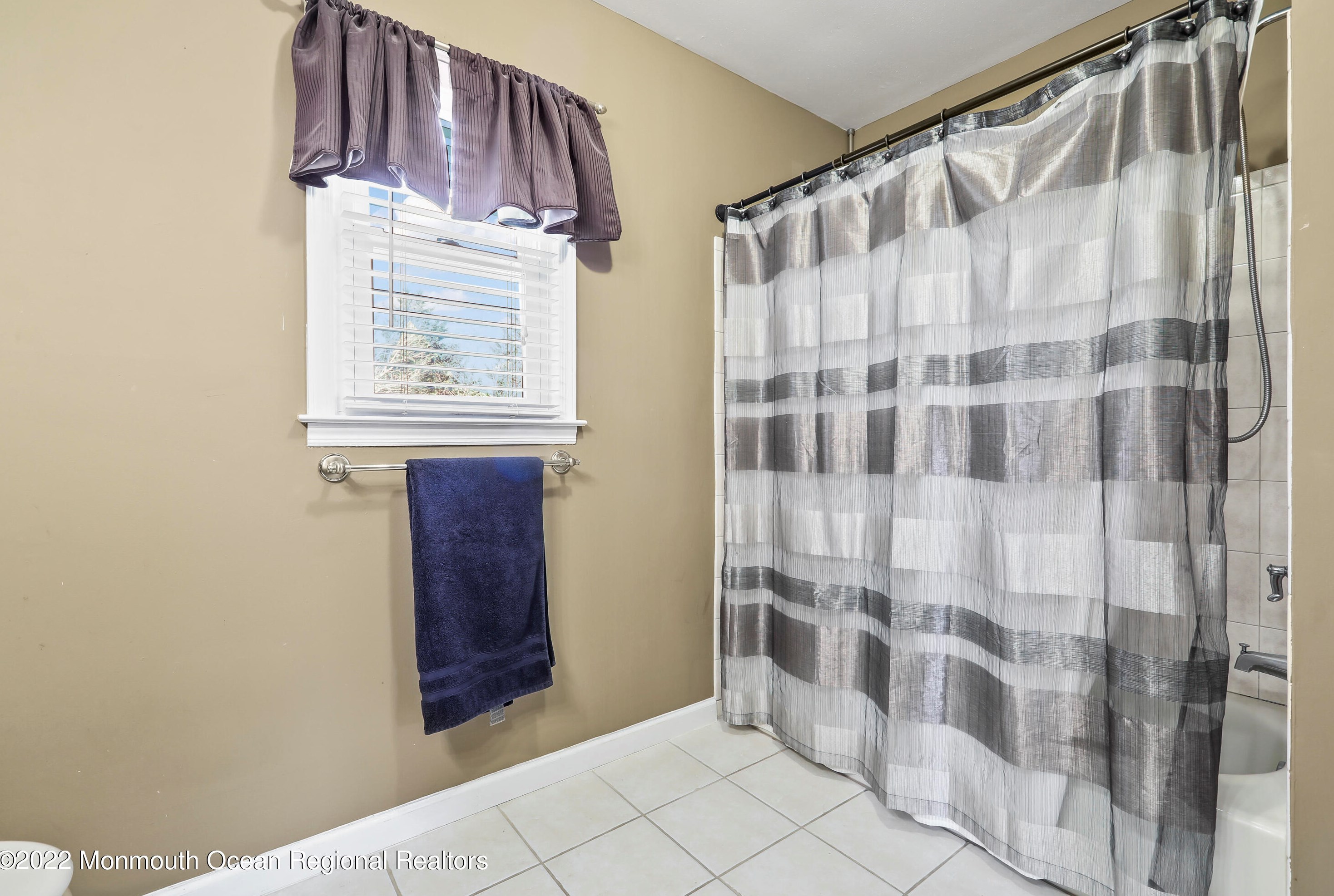 119 Heritage Dr, East Freehold NJ 07728-3185 exterior