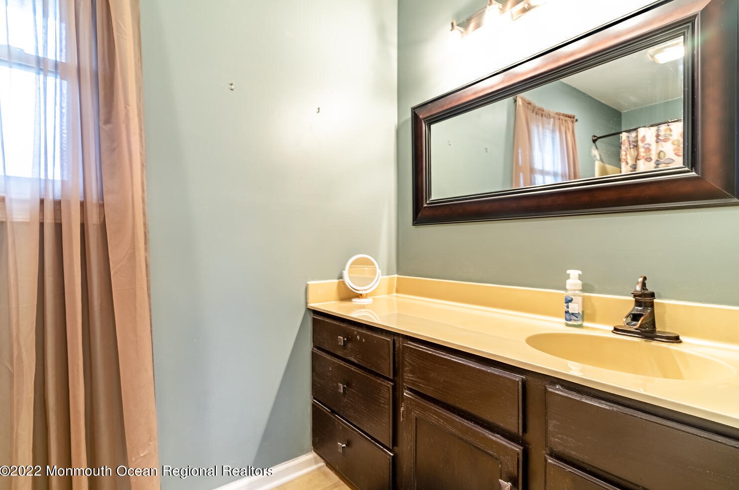 203 Oak Ln, Tuckerton NJ  08087-9643 exterior