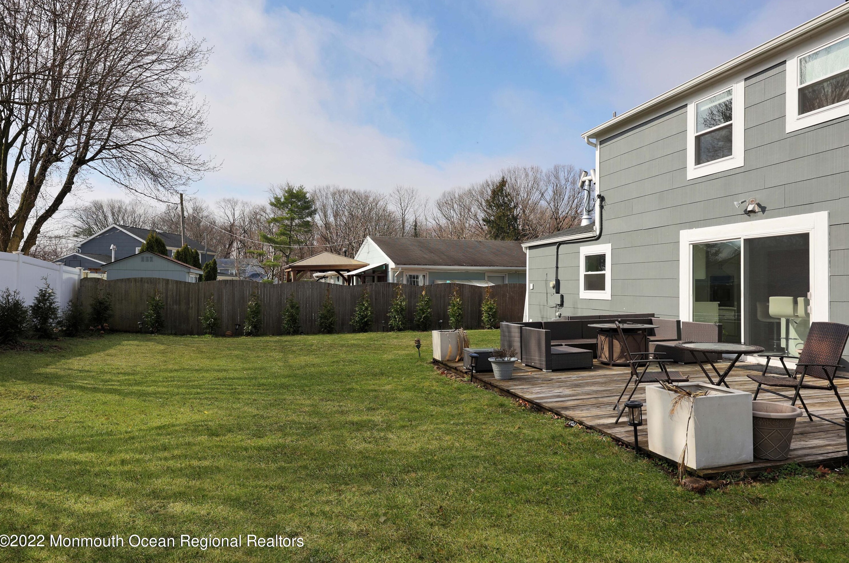 110 Deerfield Ln, Matawan NJ 07747-1332 exterior