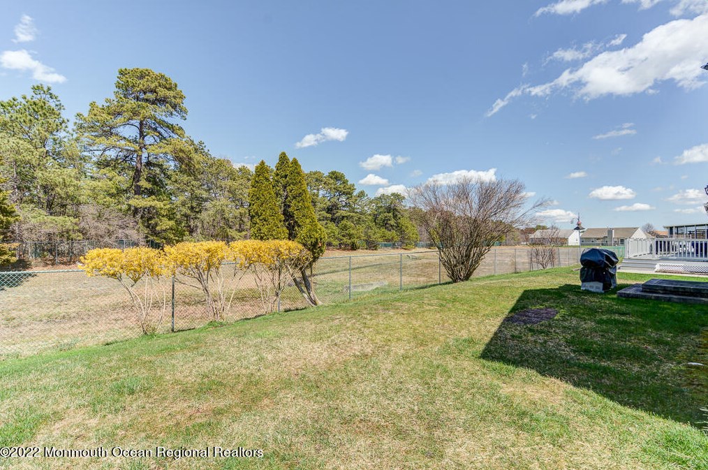 15 Cancun St, Toms River NJ 08757-6021 exterior