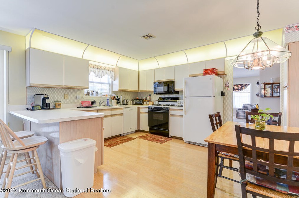 15 Cancun St, Toms River NJ 08757-6021 exterior