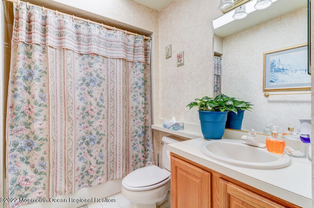 15 Cancun St, Toms River NJ 08757-6021 exterior