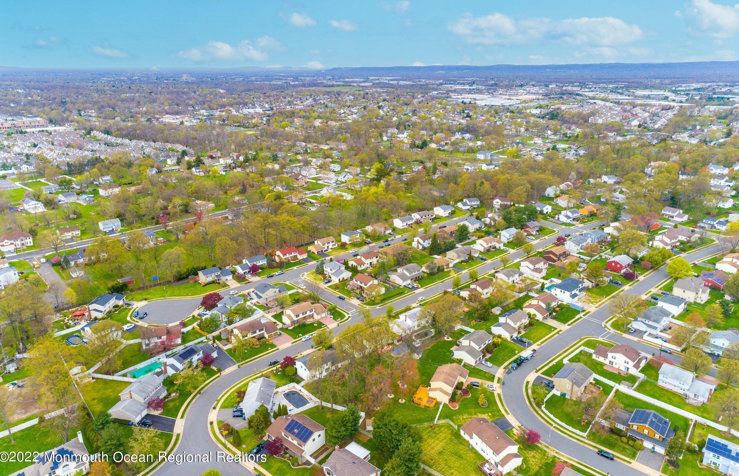 22 Plafsky Dr, Edison NJ 08817-2239 exterior