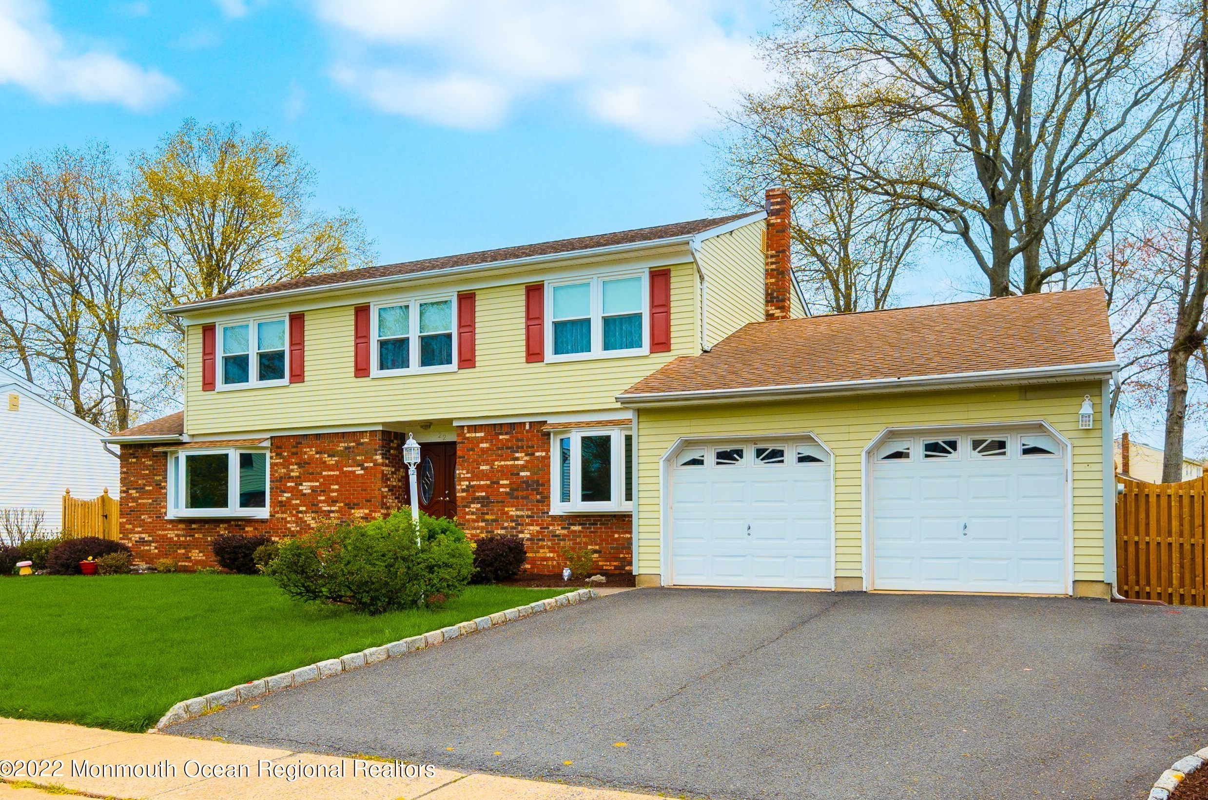 22 Plafsky Dr, Edison NJ 08817-2239 exterior