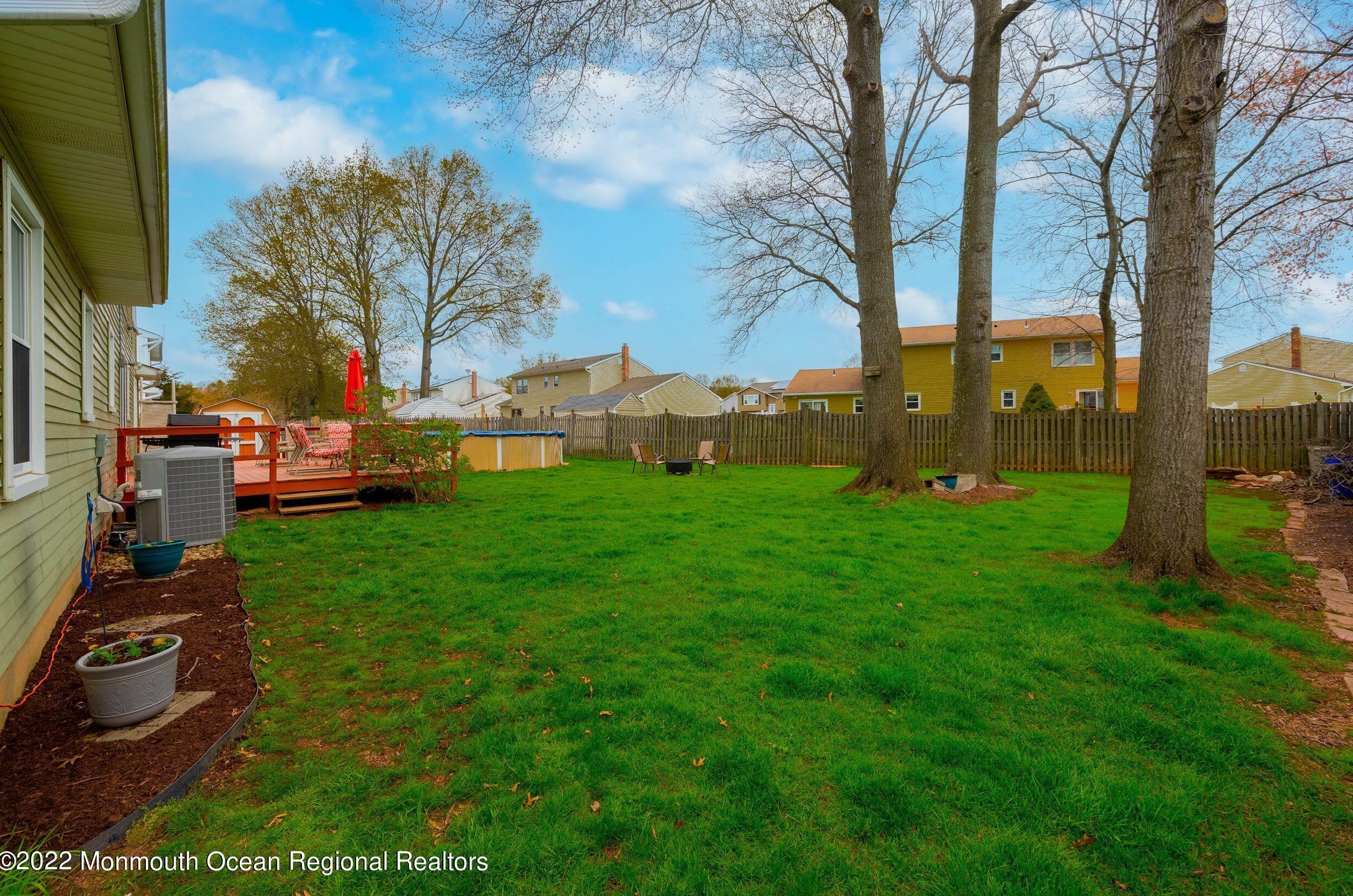 22 Plafsky Dr, Edison NJ 08817-2239 exterior