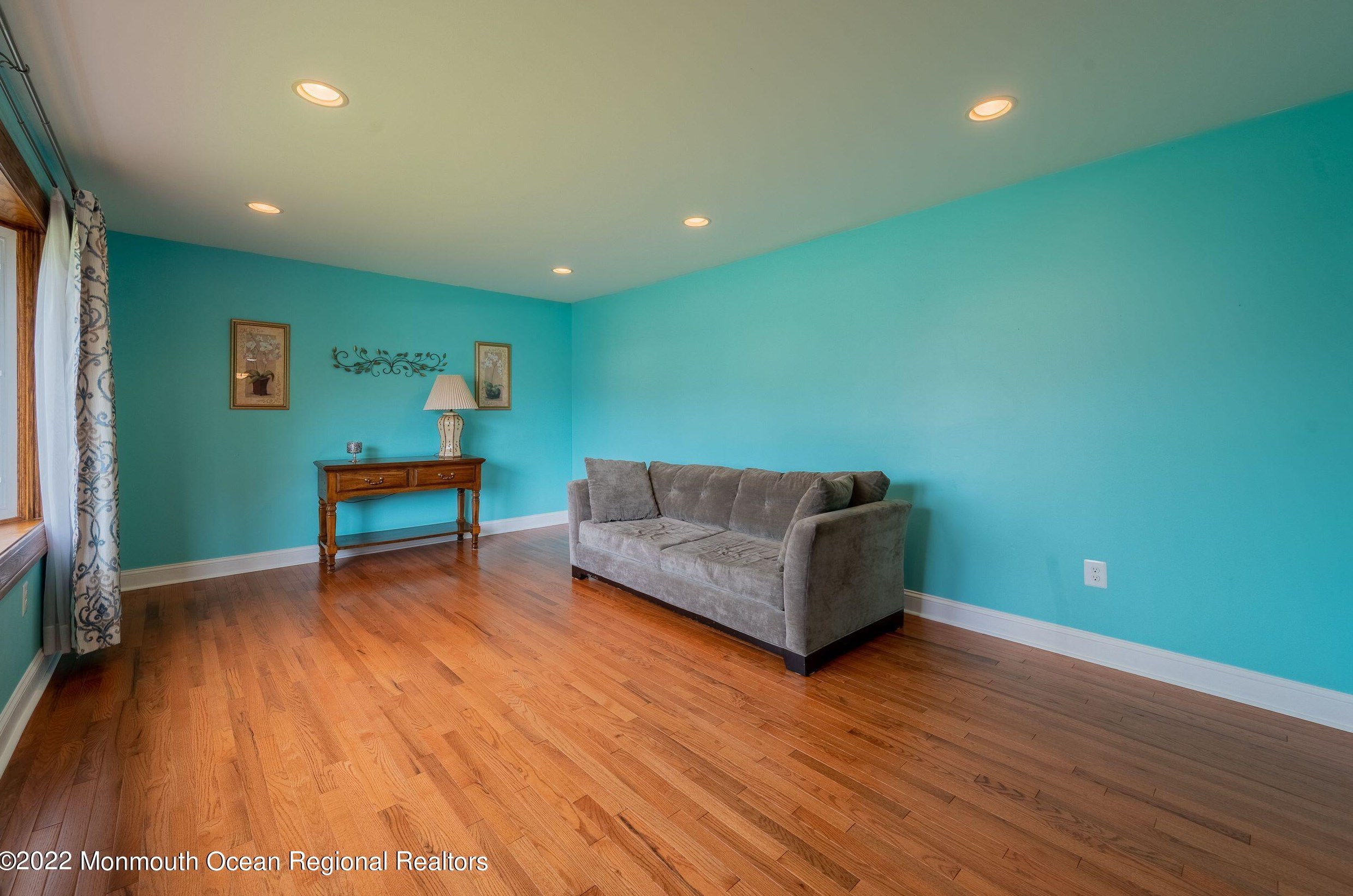 22 Plafsky Dr, Edison NJ 08817-2239 exterior