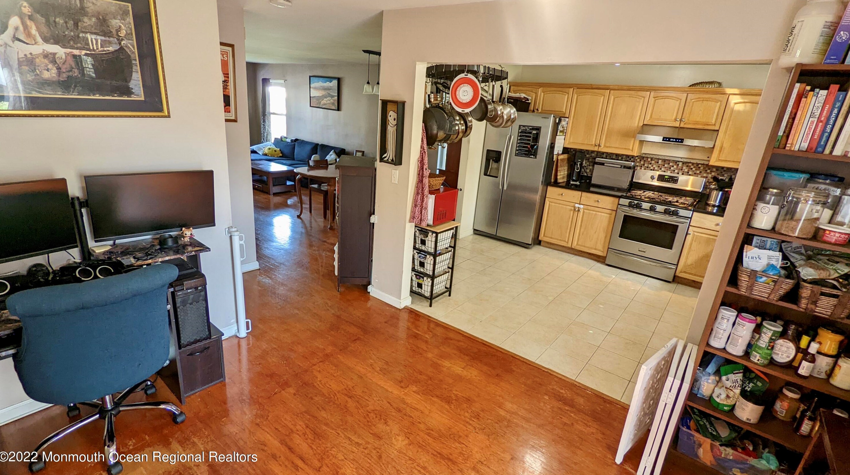 4 Dolan Ave, Matawan NJ 07747-1007 exterior