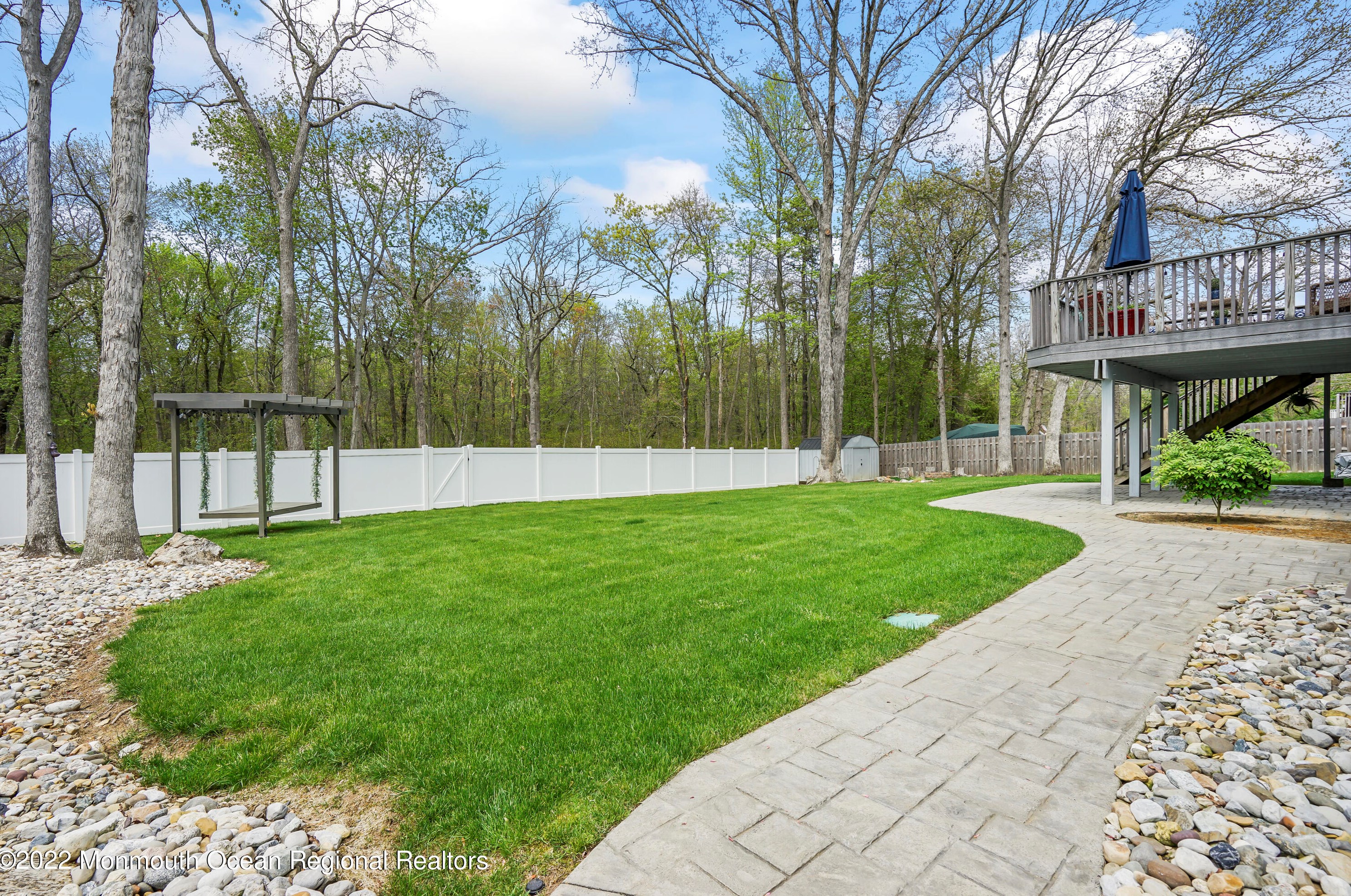 23 Mcfadden Dr, Monroe Twp NJ 08831-2416 exterior