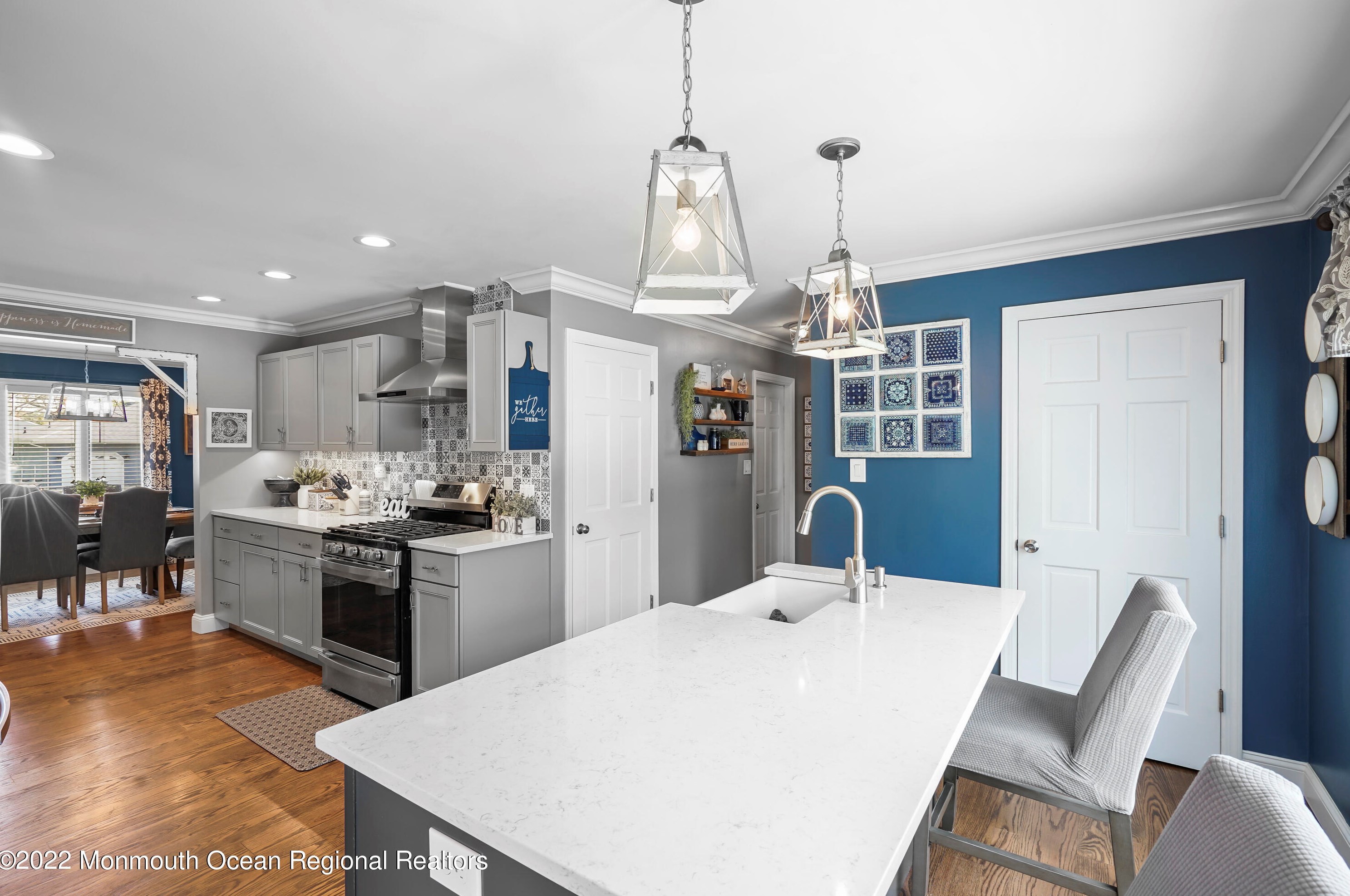 23 Mcfadden Dr, Monroe Twp NJ 08831-2416 exterior