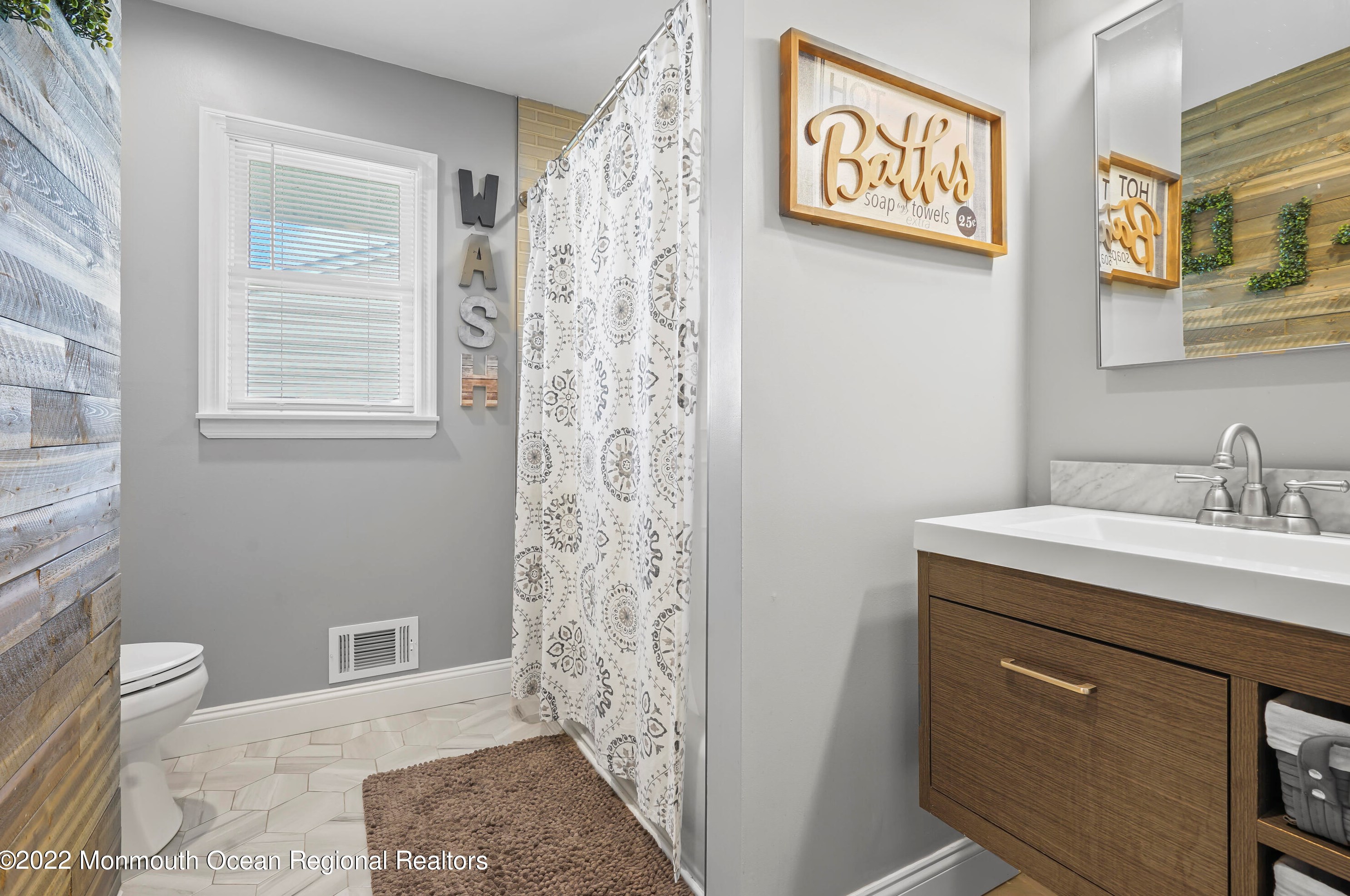 23 Mcfadden Dr, Monroe Twp NJ 08831-2416 exterior